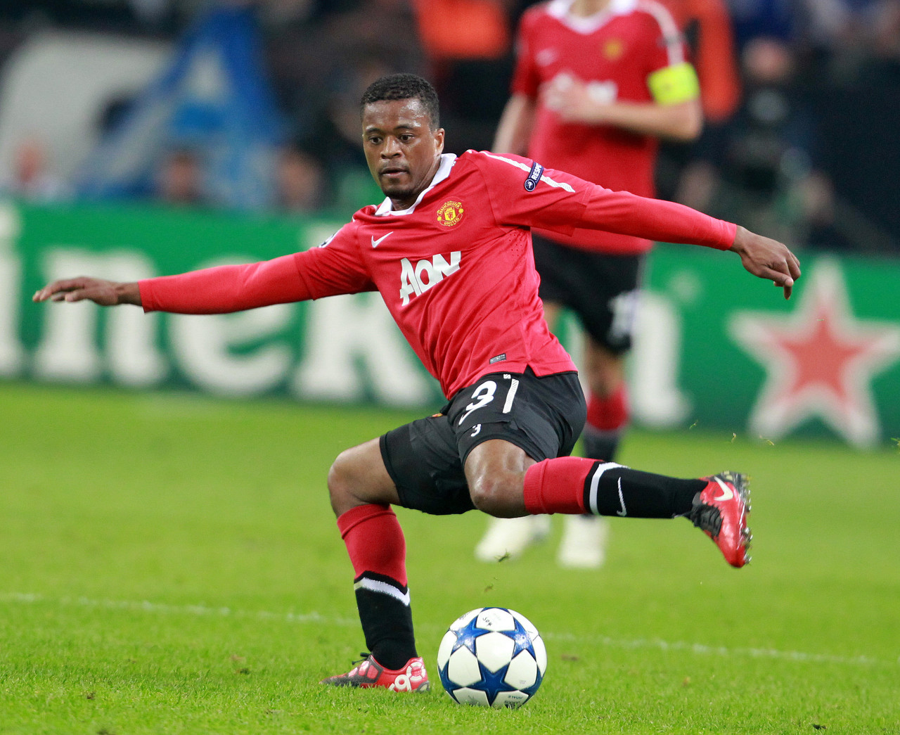 与收入保持 与收入保持